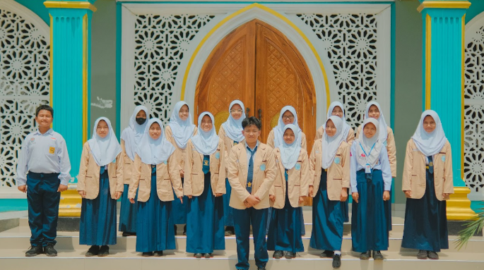 Whale sharks swimming in clear water, Donsol, Philippines