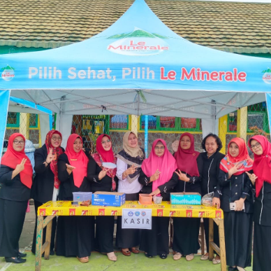 Photo 12: Students performing a musical concert on stage with instruments and microphones